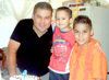 30072009 Carlos Soto con sus hijos, Carlitos y Jeffrey Soto.