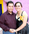 29072009 Román Cuellar y su prometida Beatriz Agüero Román, contraerán matrimonio en fecha próxima.