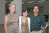 06072009 Eunice Márquez Juárez viajó a la Ciudad de México y fue despedida por sus papás, Sres. Esther Juárez y Eugenio Márquez Martínez.