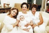 Cuatro generaciones: Tessy Rodarte de Sepúlveda, Diña Carolina Abusaid, Alejandra Peña de Rodarte y la pequeña Carolina Sepúlveda Rodarte.