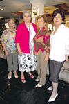 02082009 Karla Patricia Díaz en su festejo de canastilla en compañía de las anfitrionas: Ofelia Barraza y Guadalupe Benítez.