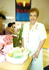 09082009 Candelaria SánchezOrona, fue homenajeada por
su esposo Crisanto Gómez con motivo de su cumpleaños.