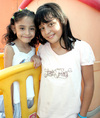 27082009 María y Alejandra Marroquín Cisneros en reciente festejo infantil.