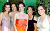20082009 La feliz novia, en compañía de las organizadoras de su fiesta prenupcial, su mamá, Sra. Silvia Arredondo de Plouin y su futura suegra, Sra. Guadalupe Varela de González.