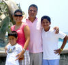 27082009 Familia Sánchez Ontiveros, disfrutando de sus vacaciones en la playa.