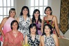 SE CASA PRONTO Claudia, Hilda, la festejada Samantha, Charito, Gaby, Tere yMarcela, durante la despedida de Samantaha Diez.