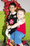 30082009 Diego Silveyra Goray cumplió tres años y lo celebró junto a su hermano Alejandro con divertida fiesta.