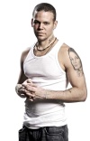 René Pérez Joglar, también conocido por su apodo 'Residente', es un cantante y vocalista del grupo Calle 13. Nació el 23 de febrero de 1978 en Hato Rey, Puerto Rico.