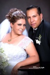 I.Q. Diana Cristina Reyes Cepeda el día de su boda con el I.B.Q. Jesús
Gerardo AyabarMartínez.- Studio Sosa