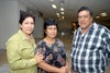 02092009 México. Irma Ortega Méndez viaja al D.F., le desearon feliz viaje María del Refugio Ruelas y Armando García.
