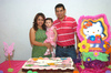 07092009 Kitzia Gabriela Quintero Paredes fue festejada en su primer cumpleaños por sus papás, Gabriela Paredes de Quintero y Nestor Quintero Mora.