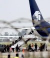 El secretario de Comunicaciones y Transportes, Juan Molinar Horcasitas, informó que el vuelo 'reportó que tenía una amenaza de secuestro y una amenaza a la seguridad del vuelo'.