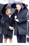 A la ceremonia asistió el vicepresidente estadounidense Joseph Biden, quien acompañado de su esposa depositó flores en el estanque conmemorativo.