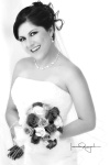 Srita. Guadalupe Sánchez Rodríguez, captada en una fotografía de estudio el
día de su boda con el Sr. Sergio Blanco Dorado.

Estudio Laura Grageda