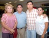 12092009 México. Jesús Ricardo Rivas fue despedido por la señora Ana y sus hijos Thirsa, Adán y Antonio.