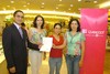 13092009 Ganadoras. El gerente administrativo Juan García hizo entrega de los premios a Patricia Amaro, Marcela Negrete y Rosy de Santiago.