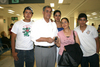 09092009 Raúl Martínez Rodríguez se fue en plan de negocios a Ensenada y fue despedido por Rosalinda, Raúl y Jovana.