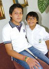 21092009 Julián Alfonso Gómez Cortez celebró sus quince años en compañía de su hermano Diego.