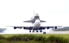 La NASA informó que el 747 que portó al Discovery, aterrizó en el Centro Kennedy, después de un viaje de 4.025 kilómetros en dos días.