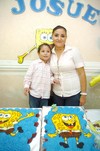 20092009 Josué Reyes Castellanos junto a su mamá Alejandra Castellanos, el día de su fiesta de cinco años de edad.