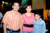 20092009 Jesús Orozco con sus hijos Gael y Aarón Orozco.