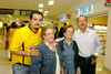 08092009 María Elena Romo Jaime y LuzMaría López Romo
de Dávila llegaron de Guadalajara y fueron recibidas
por Javier Dávila y Javier López Romo.