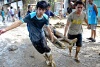 Tanto en Filipinas como en Vietnam, numerosas personas mueren todos los años durante la estación lluviosa por catástrofes naturales.