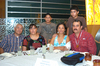28092009 En cena. Guadalupe Cruz, Rosario de Cruz, Sandra de Lazo, Gilberto Lazo, Giuseppe y Giovani Lazo.