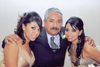 03102009 Sr. Juan Carlos Arenas acompañado de sus hijas Ahideé y Argentina, en reciente evento social.
