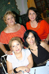 05102009 Acompañan a la festejada. Elvia González, Martha García, Lidia Olguín y Rocío Arizpe.