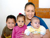 04102009 Marysa Cavelaris en compañía de sus hijos, Víctor, Andrea y David.