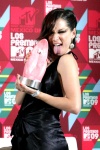 La cantautora Paty Cantú, ex integrante de Lu, ganó su primera 'Lengua' como Mejor Artista Nuevo Norte y dijo que agradecía a Dios por haber obtenido un premio MTV, el cual deseaba desde que inició su carrera hace ocho años.