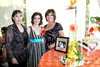 07102009 Arlette Silva Guzmán junto a las anfitrionas de su fiesta prenupcial: Saida Guzmán de Silva y Luz María Soto de Aspland.