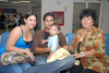07102009 Mary Carmen Silva, Ángel Meneses, Ricky Meneses y Alicia García en la sala de espera del aeropuerto.