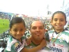 Carlos Carrillo con sus hijas