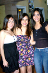 17102009 Maribel Garza Rodríguez en su fiesta prenupcial ofrecida por sus tías Lorena, Cony, Keta y Chacha, junto a unas asistentes más.