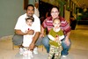 18102009 Rubén Flores y Claudia Elena Ayala con su hijito Renato y su sobrina Ximena Flores.
