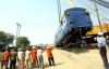 Equipos han rescatado a pasajeros del vagón dañado, tras abrir varios compartimentos usando cortadores industriales.