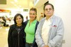 20102009 Llegó procedente de Houston para pasar unos días en Torreón, Ileana Traylor, quien fue recibida por Alejandra Adame y Bárbara Ayala.