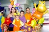 21102009 Natalia Díaz López cumplió ocho años y fue festejada con divertida piñata organizada por sus papás, Ramiro y Mónica Díaz.