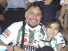22102009 Acompañada de su papá, Ximena Sánchez Izquierdo acudió al juego del Santos.