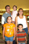 24102009 Héctor, Nancy, Sofía, Kamila y Héctor Jesús Mejía, en el cine.
