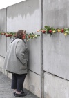 En diversas capitales de Europa se conmemoró la Caída del Muro de Berlín que tuvo lugar hace dos décadas y que cambió la faz geopolítica del mundo al desembocar en el término de la Guerra Fría.