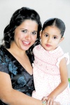 01112009 Mariana con su hija Ana Paula Ramírez.