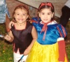 04112009 Zafiro Viridiana Olivares y Paulina Rodríguez, captadas en una divertida fiesta de Halloween.