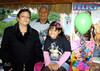 08112009 La cumpleañera en compañía de su tío Pável Cepeda Villarreal y su papá Mario Cepeda V.