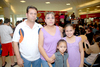 15112009 Manuel Rivas y Andrea Pasillas  con sus hijas Naima, Karime y Alexa.  EL SIGLO DE TORREÓN / FERNANDO COMPEÁN