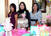 24112009 Claudia Lorena Candelas de Martínez el día de su fiesta de regalos para bebé acompañada Alejandra Candelas Cardona y María de los Ángeles Cardona.
