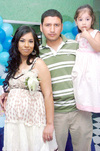 25112009  Lisset Juárez Aguirre el día de su fiesta de canastilla en compañía de su esposo Juan Manuel González y la niña Karyme Rodríguez.
