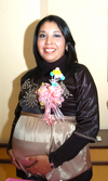 28112009 Claudia Lorena Candelas de Martínez recibió alegre fiesta de regalos para el bebé que espera.